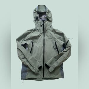Gore Tex mint green jacket MEC made in Canada - medium